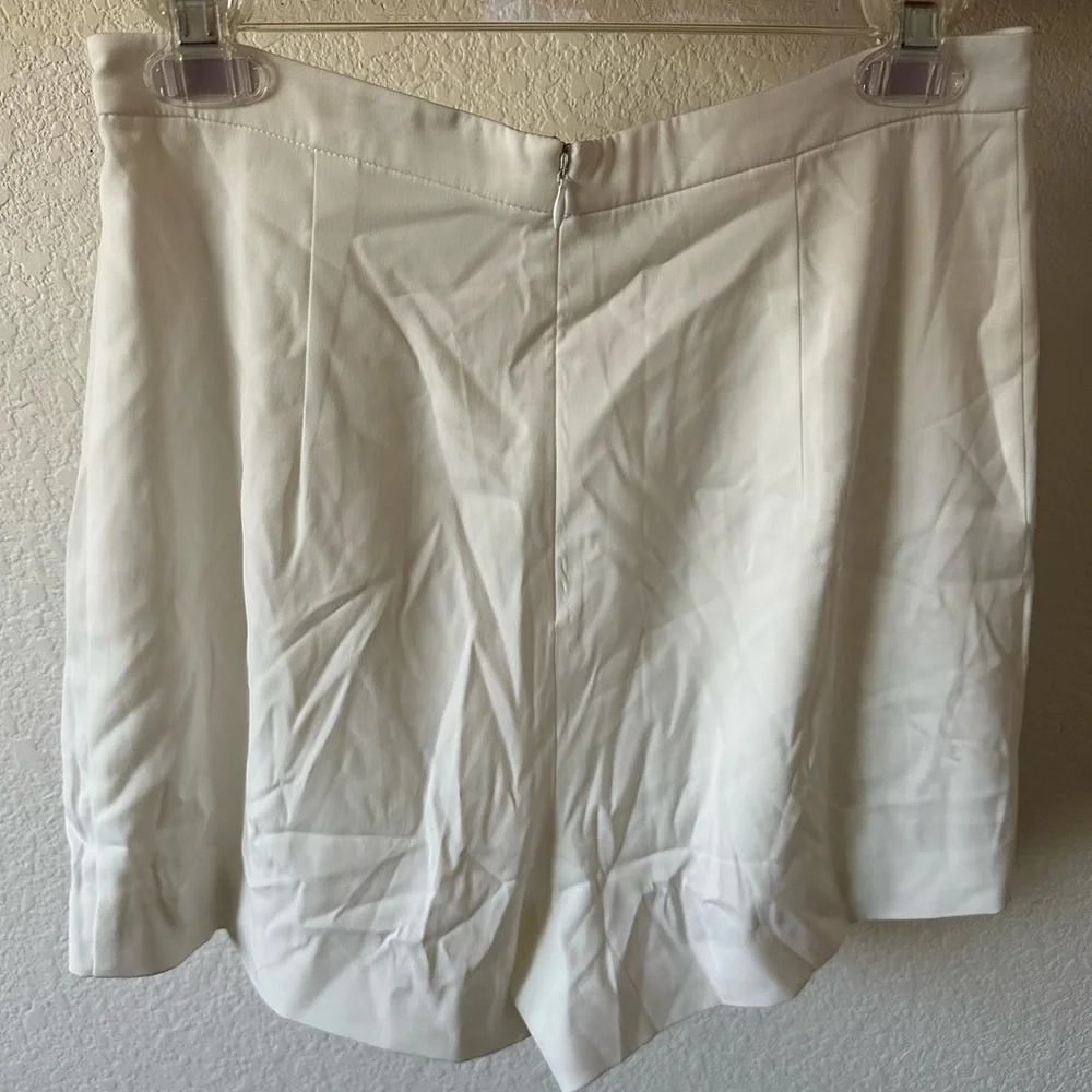 NWT Meshki Amyra Split Shorts in Medium - Picture 4 of 5